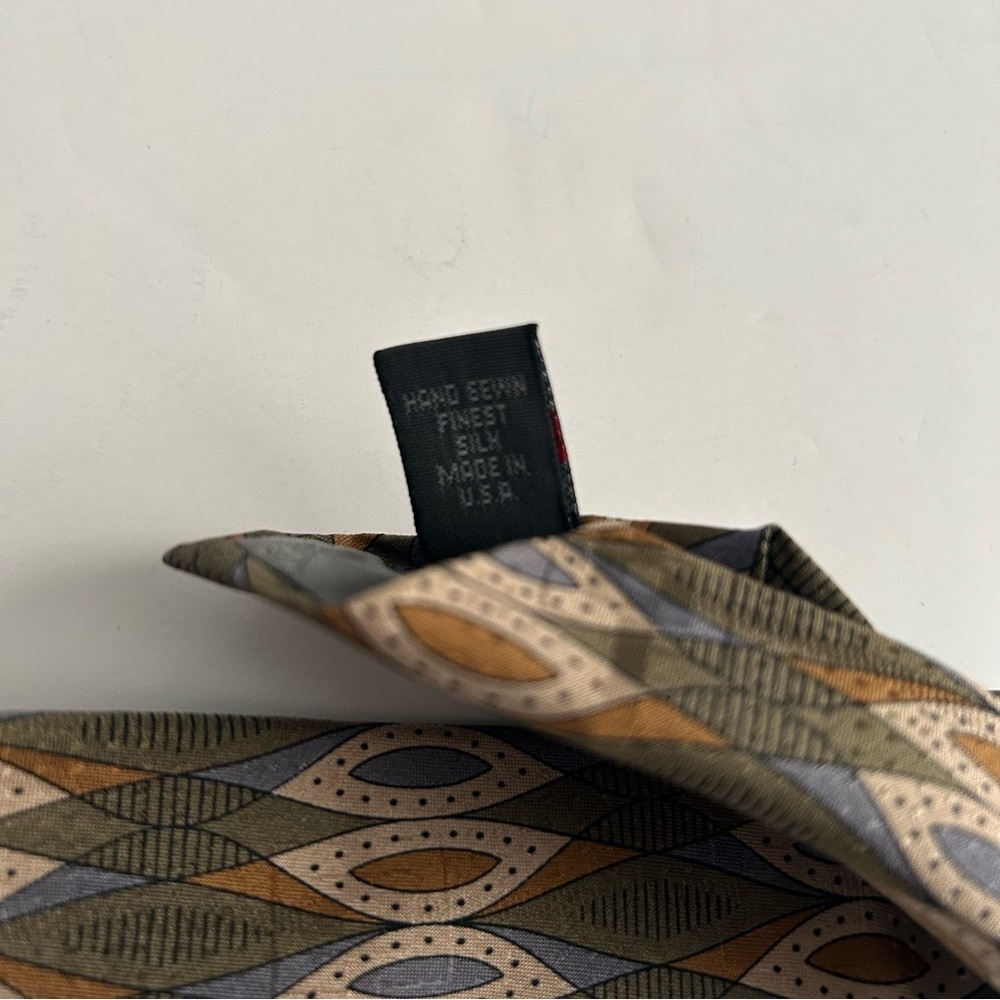 Elegant Geometric Patterned Silk Tie Robert Talbott - Picture 5 of 6